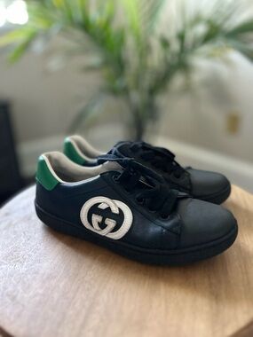 Gucci Black Leather Kids Sneakers with White Logo and Green Heel
